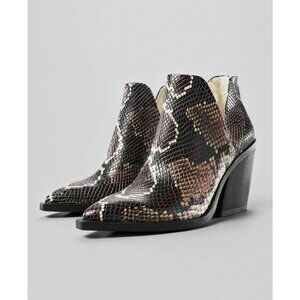 VINCE CAMUTO Gigietta Snakeskin Print Ankle Boots Size 5 NEW New in box